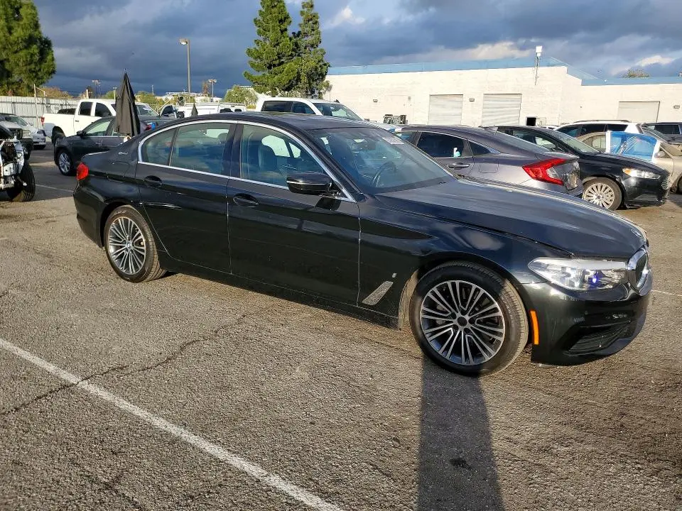 2019 BMW 530E   