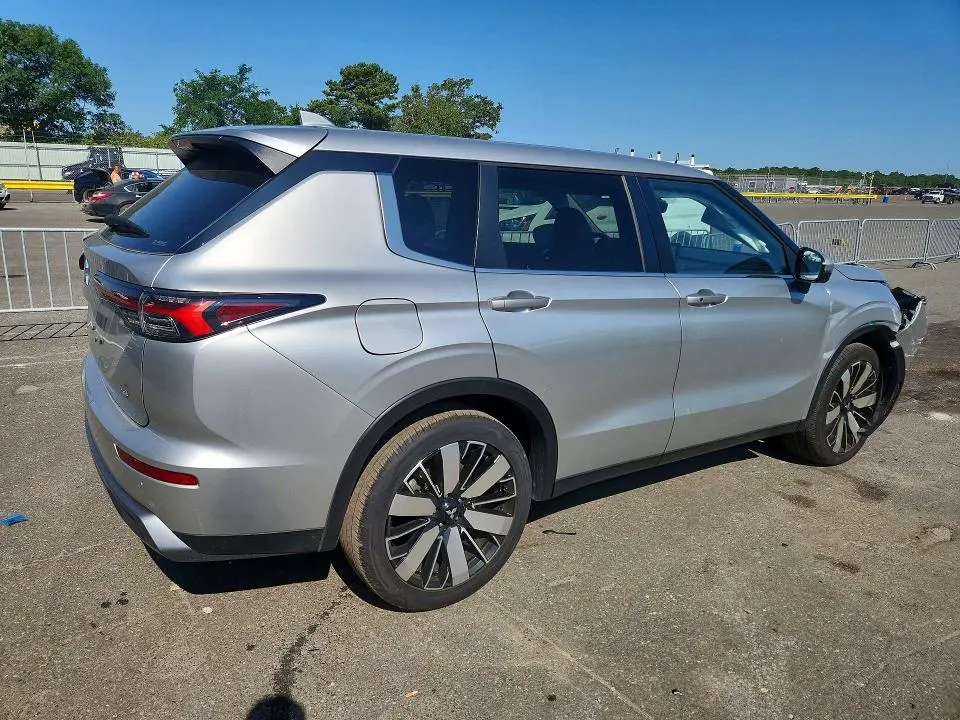 2025 MITSUBISHI OUTLANDER SE  