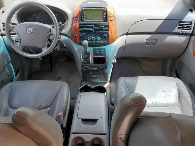 2010 TOYOTA SIENNA XLE  