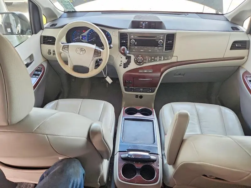 2011 TOYOTA SIENNA XLE 7-PASSENGER  