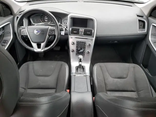 2017 VOLVO XC60 T5  