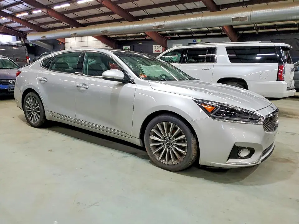 2017 KIA CADENZA PREMIUM  