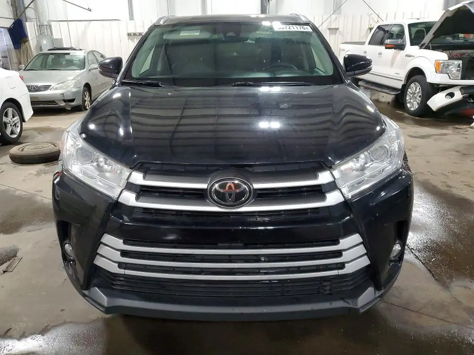 2017 TOYOTA HIGHLANDER XLE  