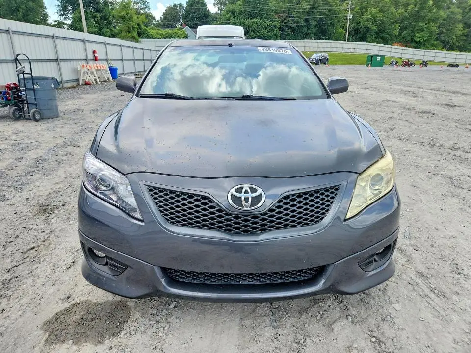 2011 TOYOTA CAMRY SE  