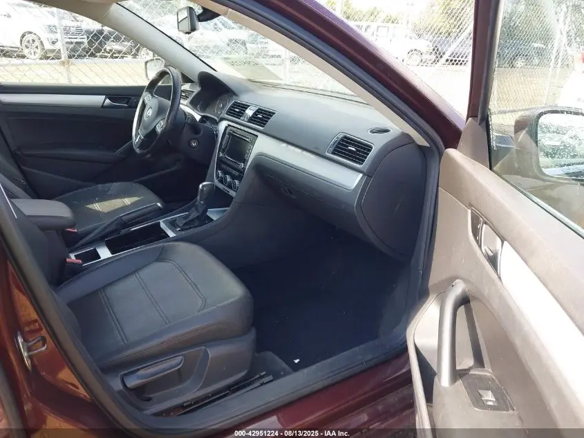 2012 VOLKSWAGEN PASSAT 2.5L SE