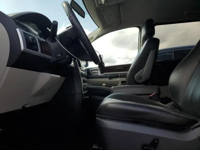 2010 CHRYSLER TOWN & COUNTRY TOURING PLUS  