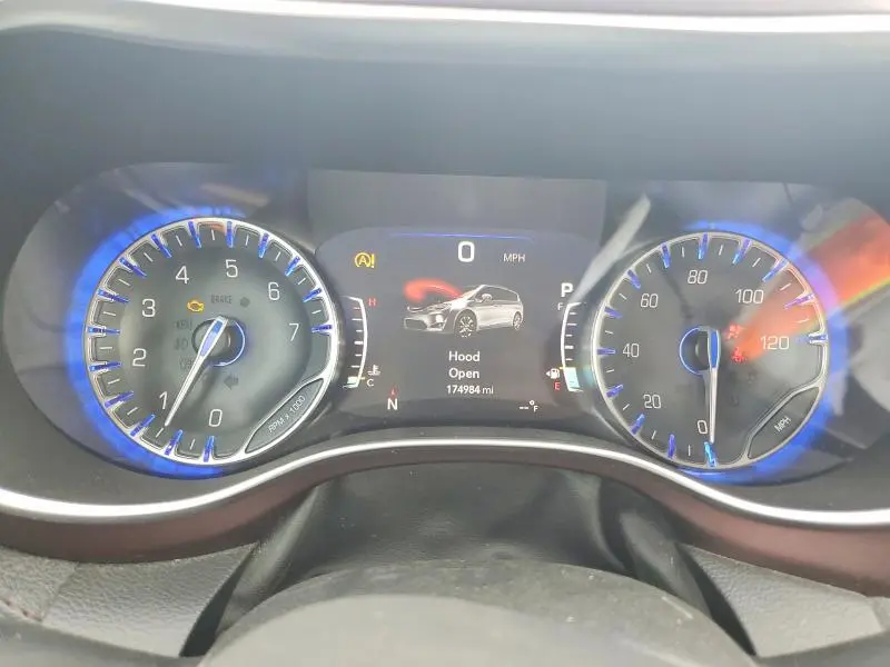 2017 CHRYSLER PACIFICA LIMITED  