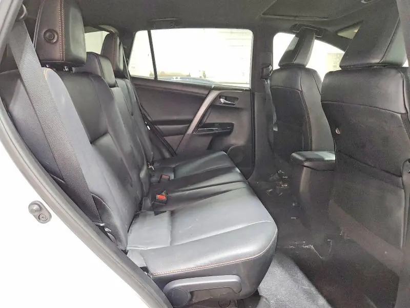 2017 TOYOTA RAV4 SE  