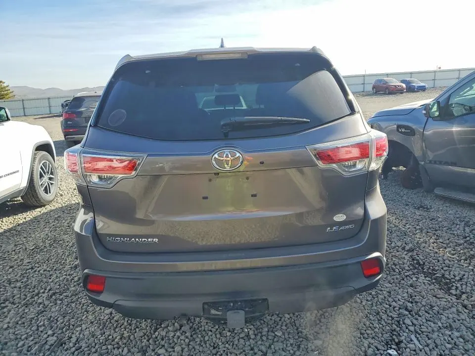 2015 TOYOTA HIGHLANDER LE  