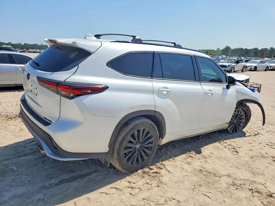 2025 TOYOTA HIGHLANDER LE  