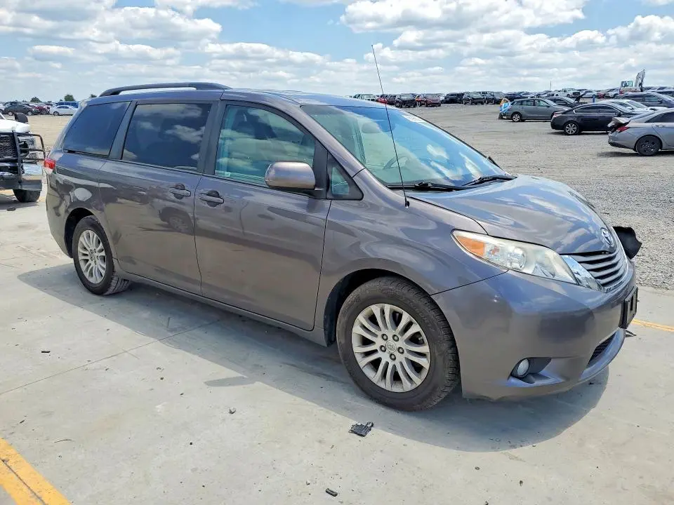 2013 TOYOTA SIENNA XLE 8-PASSENGER  