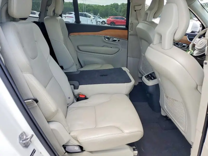 2021 VOLVO XC90 T6 MOMENTUM  