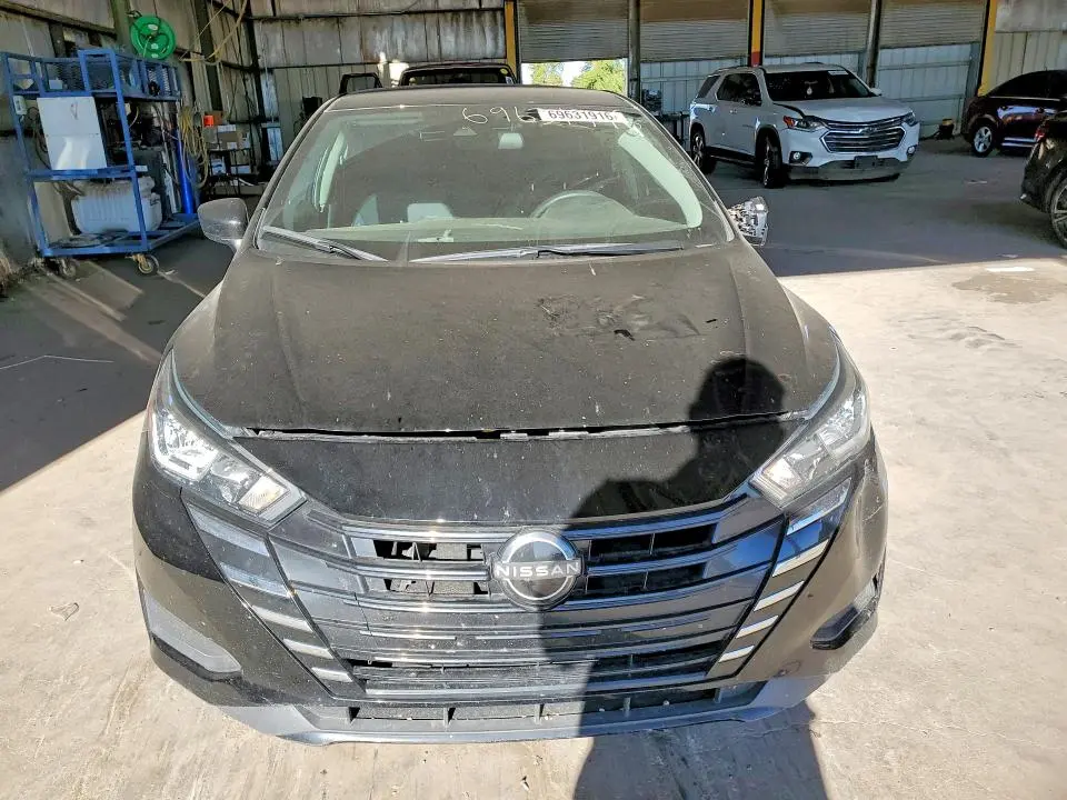2024 NISSAN VERSA SV  