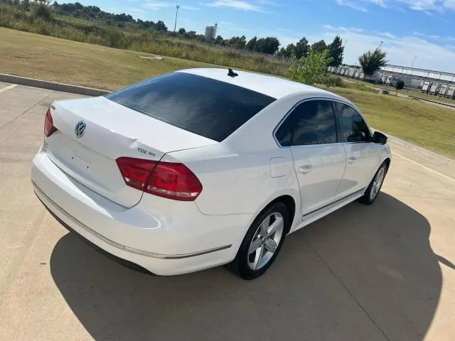 2013 VOLKSWAGEN PASSAT SE  