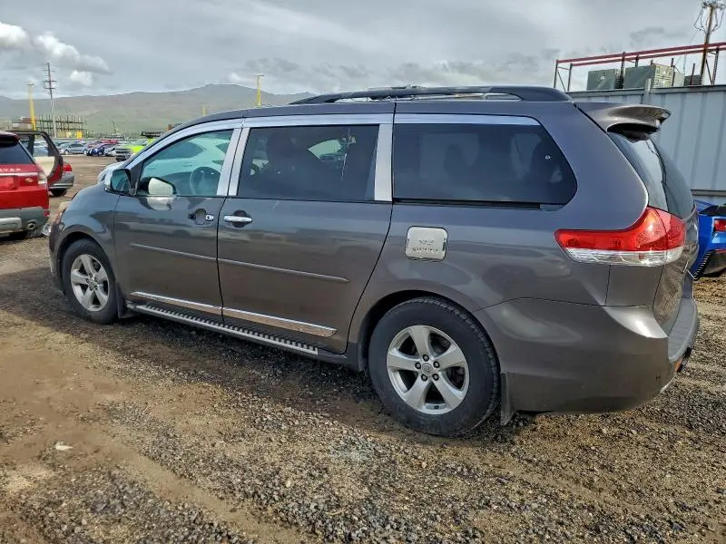 2013 TOYOTA SIENNA XLE  
