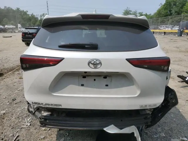 2022 TOYOTA HIGHLANDER XLE  