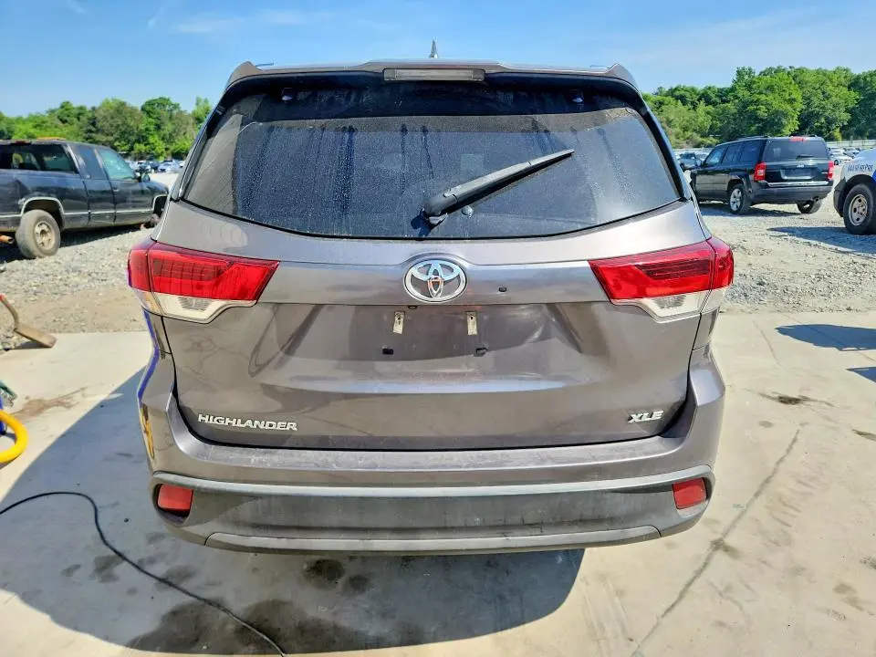 2018 TOYOTA HIGHLANDER XLE  