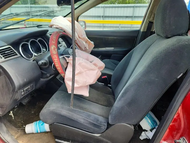 2011 NISSAN VERSA 1.8 S  