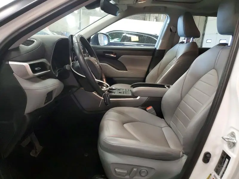 2021 TOYOTA HIGHLANDER XLE  