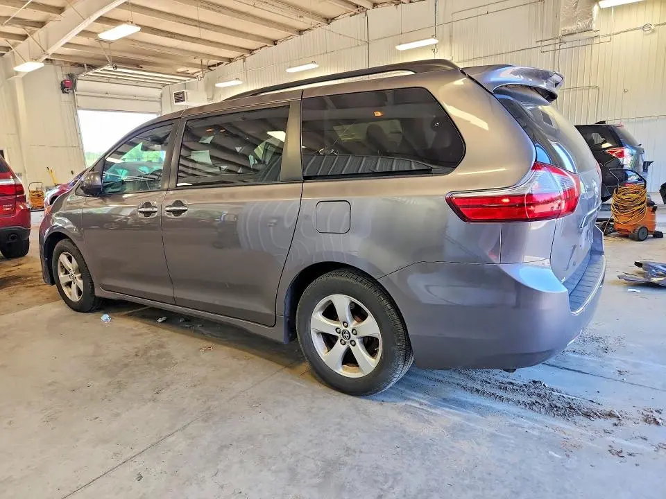 2020 TOYOTA SIENNA LE  