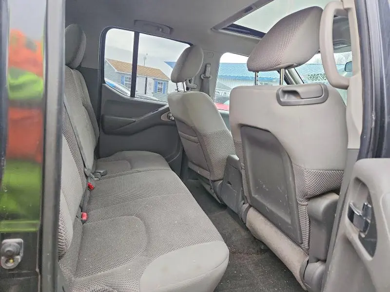 2010 NISSAN FRONTIER SE V6  