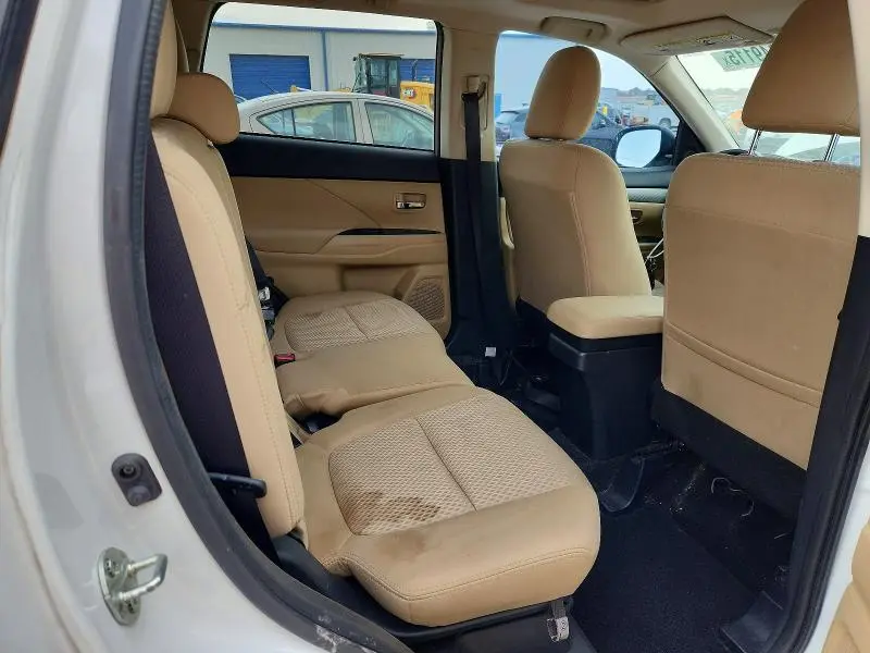 2017 MITSUBISHI OUTLANDER SE  