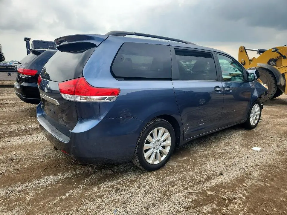 2013 TOYOTA SIENNA LIMITED 7-PASSENGER  