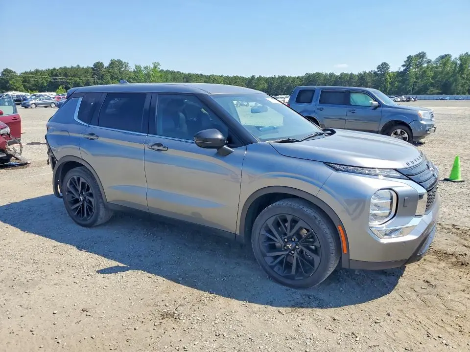 2024 MITSUBISHI OUTLANDER SE  