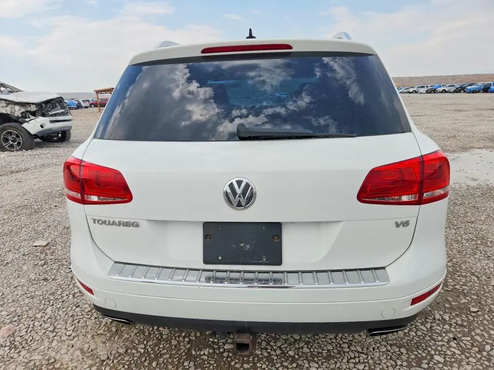 2014 VOLKSWAGEN TOUAREG V6  