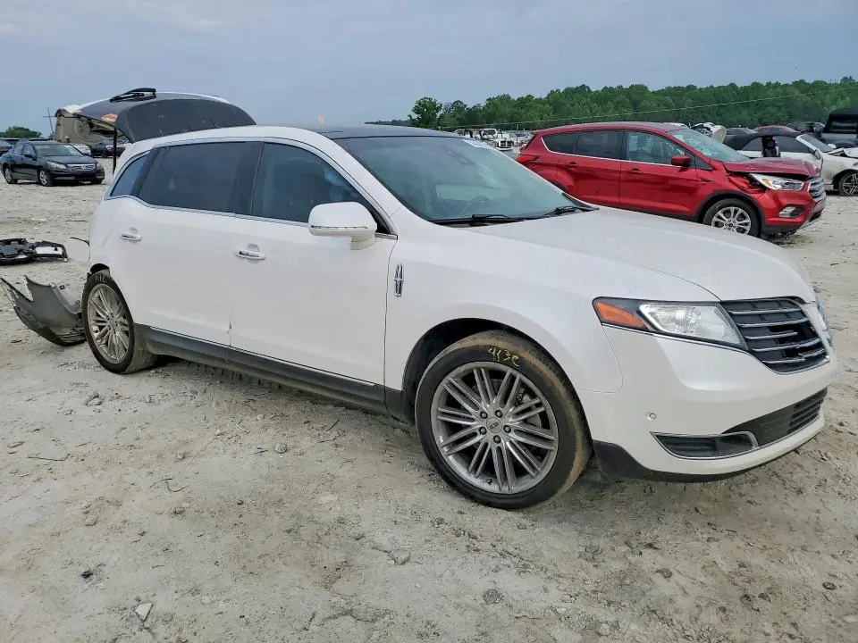 2017 LINCOLN MKT   