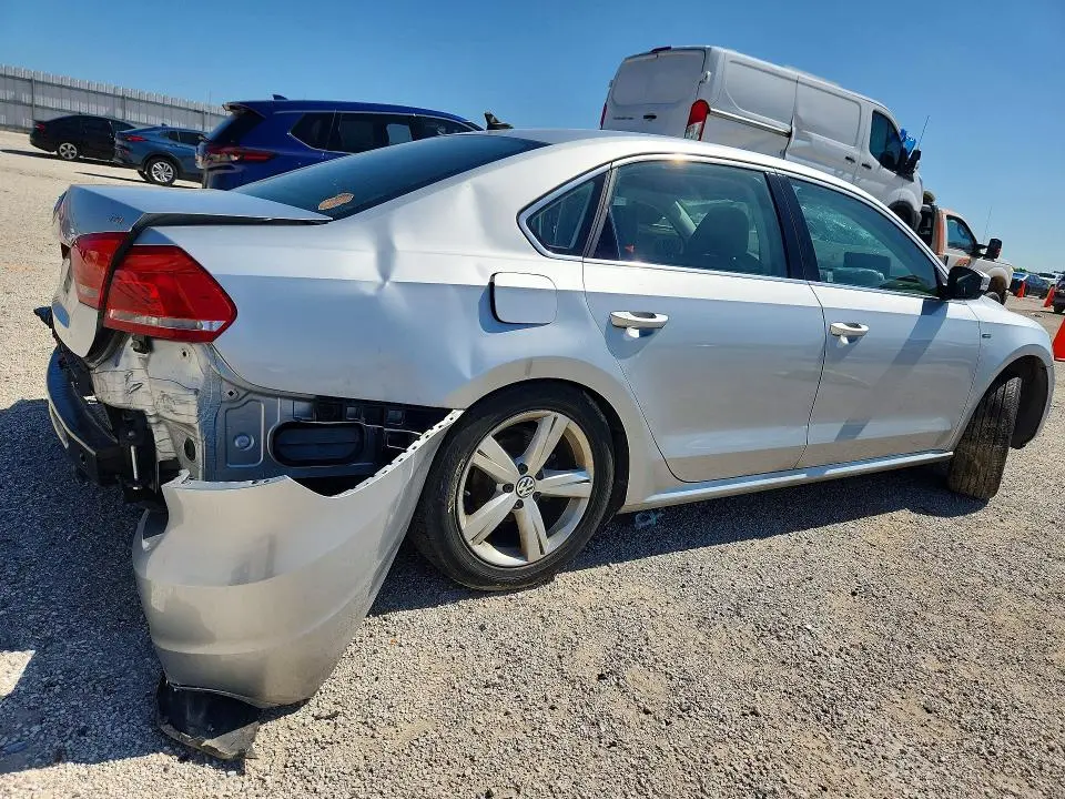 2015 VOLKSWAGEN PASSAT S  