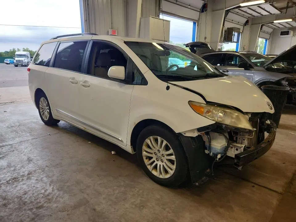 2011 TOYOTA SIENNA XLE 8-PASSENGER  