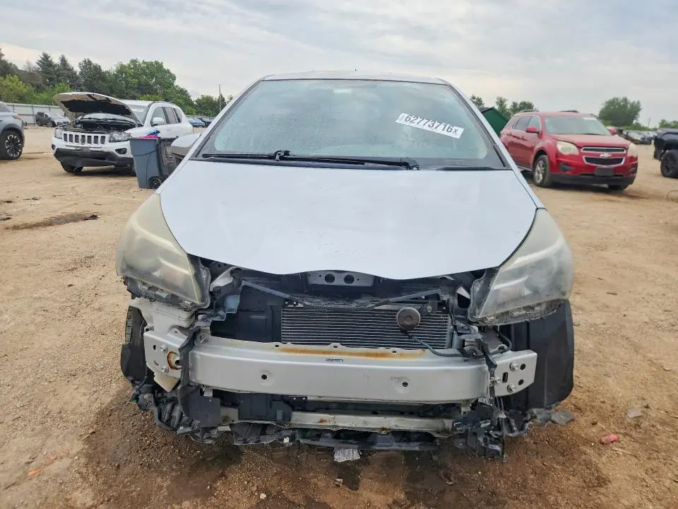 2015 TOYOTA YARIS 5-DOOR SE  