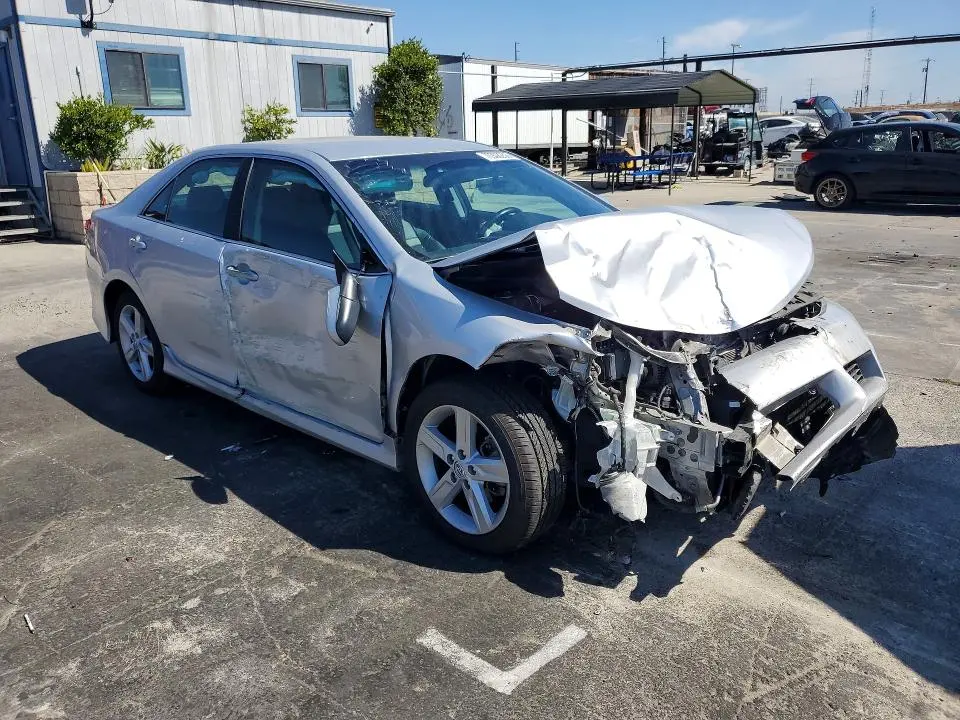 2014 TOYOTA CAMRY SE  