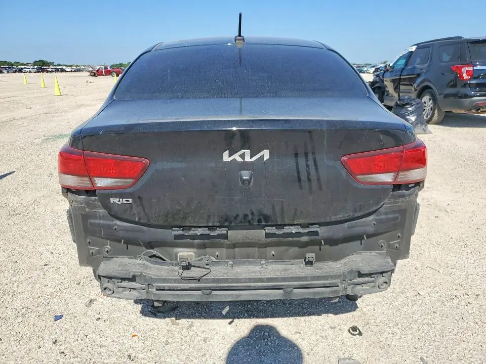 2022 KIA RIO LX  
