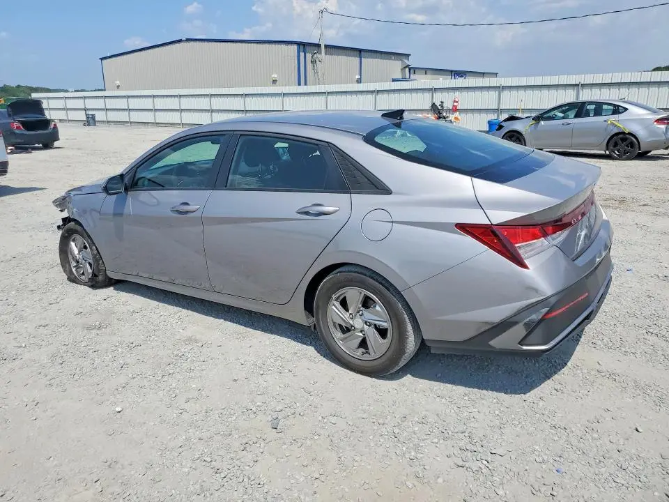 2025 HYUNDAI ELANTRA SE  
