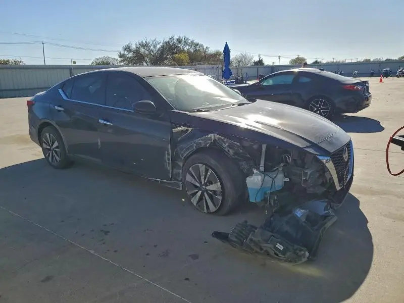 2022 NISSAN ALTIMA SV  