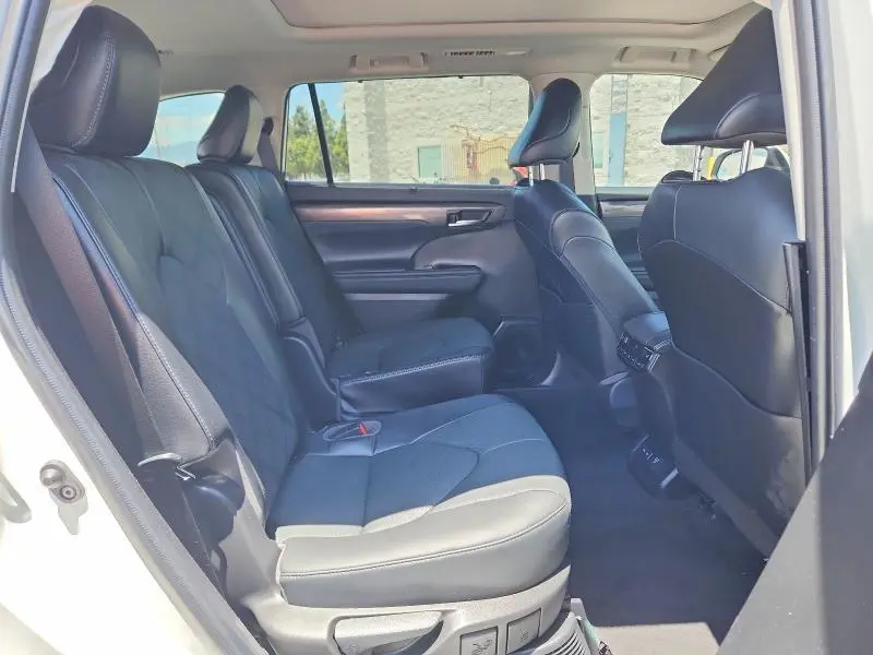2022 TOYOTA HIGHLANDER HYBRID PLATINUM  