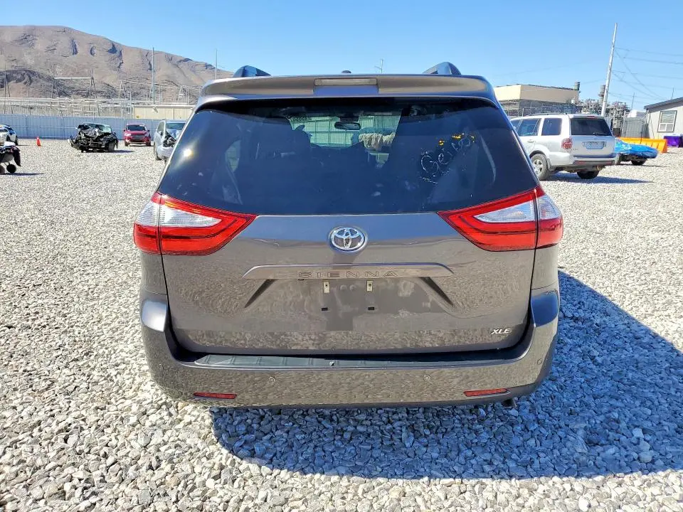 2015 TOYOTA SIENNA XLE 8-PASSENGER  