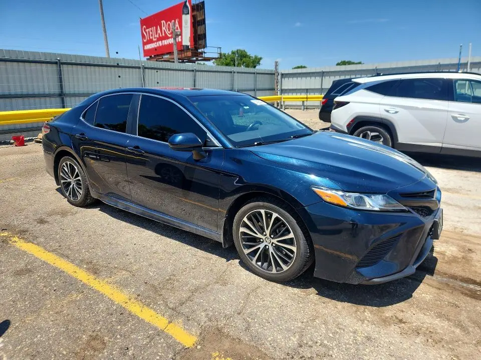 2020 TOYOTA CAMRY SE  