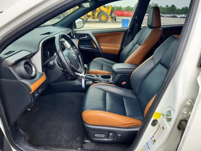2017 TOYOTA RAV4 SE  