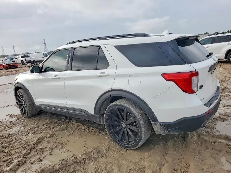 2022 FORD EXPLORER XLT  