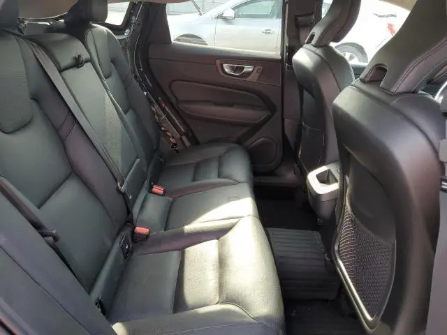 2022 VOLVO XC60 B5 MOMENTUM  