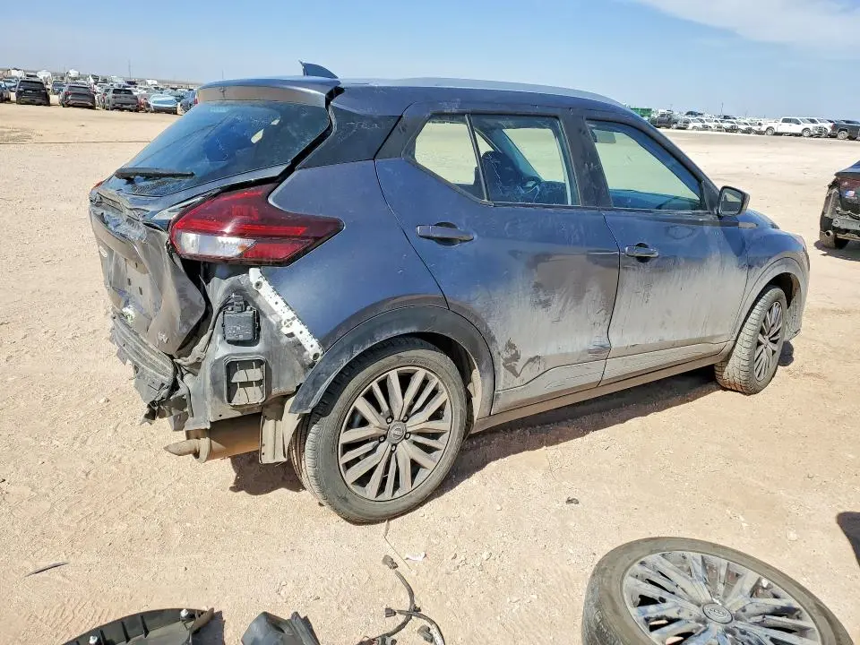 2022 NISSAN KICKS SV  