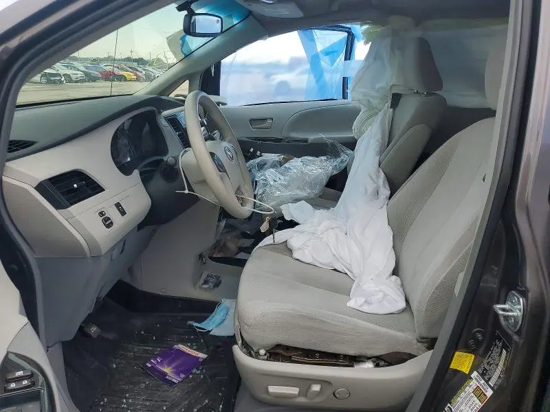 2012 TOYOTA SIENNA LE  