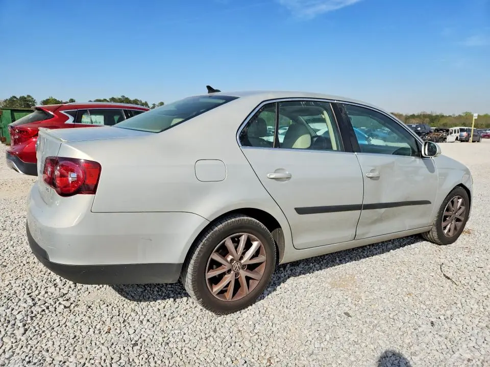2010 VOLKSWAGEN JETTA SE  