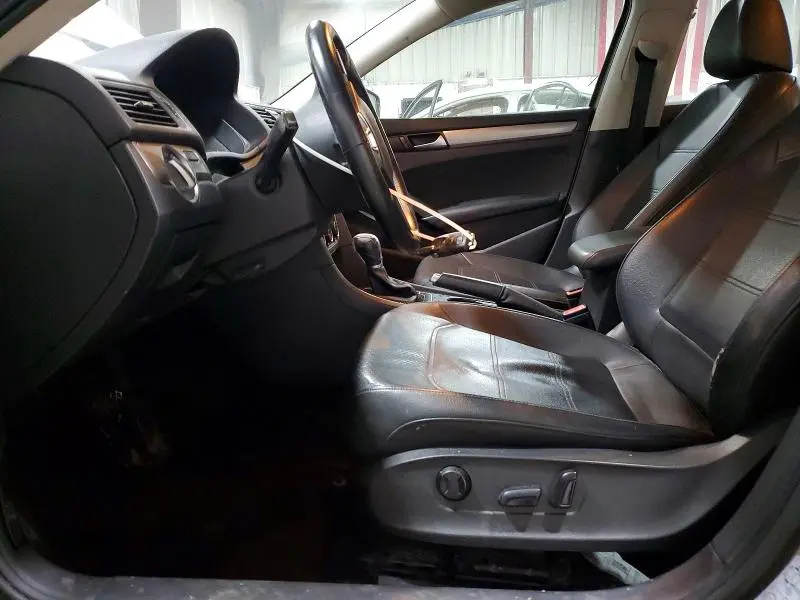 2015 VOLKSWAGEN PASSAT S  