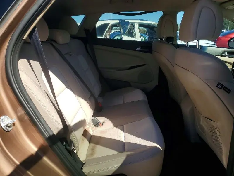 2017 HYUNDAI TUCSON SE  