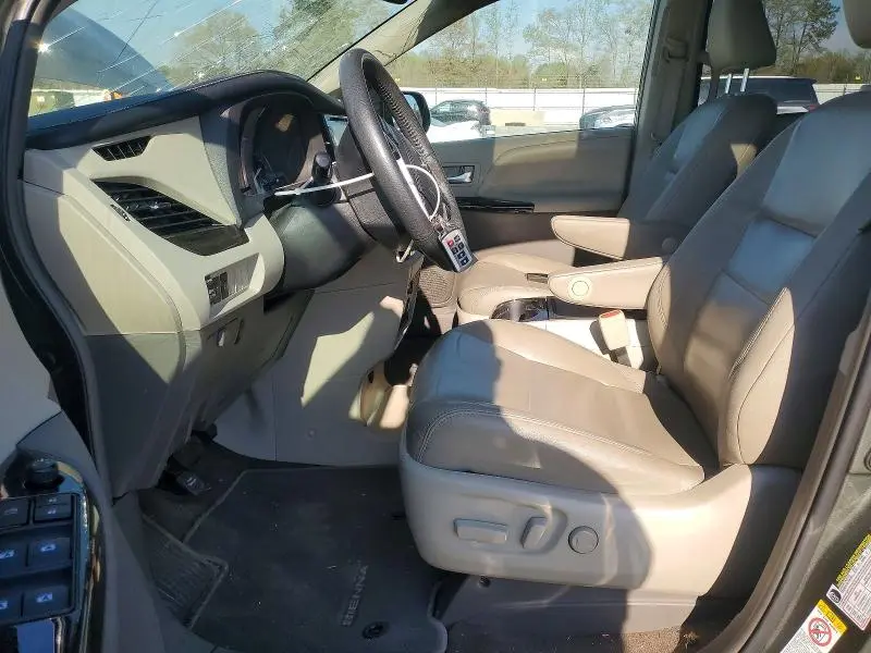 2018 TOYOTA SIENNA   