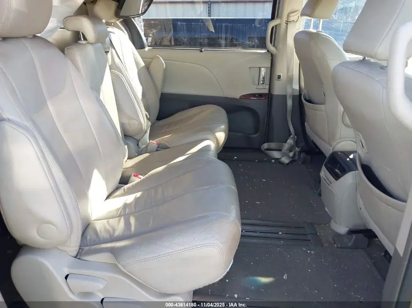 2014 TOYOTA SIENNA XLE V6 8 PASSENGER